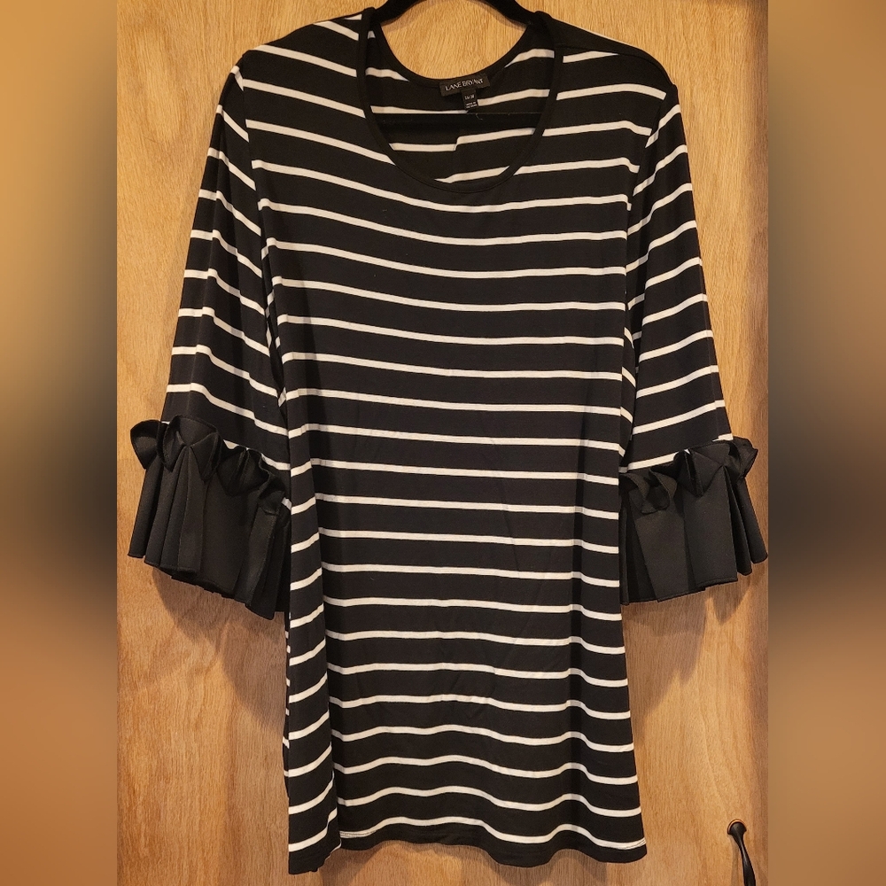 Lane Bryant Black with White Stripe Top Tee Ruffle Sleeve Nautical Size 26-28